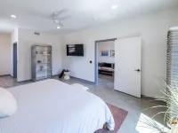 Beautiful Modern 2-Bed in DT Vista! Hotels in Vista