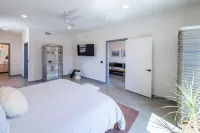 Beautiful Modern 2-Bed in DT Vista! Hotels near Boomers Vista