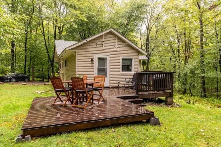 Moss Hollow Cabin in Poconos