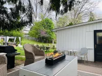 Vintage Vibes - Hot Tub - King Bed - Cottage Abode