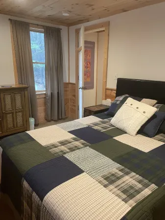 Waterfront paradise, hot tub.  Saratoga/Lake George. Super clean & sanitized.