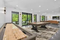 Luxury Vacation Home Right on the Nantahala River in Bryson City NC