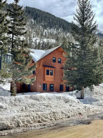 Ski-in ski-out Modern Chalet in Kachina Basin... w/ Steam Showers!