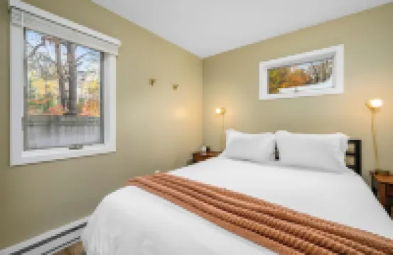 Little Dipper - Cozy Cottage on 400 Feet of Shared Lake Frontage