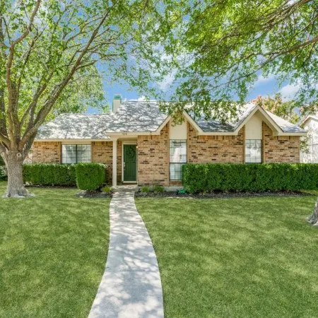 Escape to Olivia's Hideaway in Allen! Close  to Shopping,Eat, and Entertainment