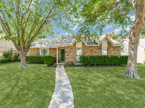 Escape to Olivia's Hideaway in Allen! Close drive to shop and Eat