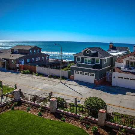 Coastal Get-Away Where Summer Never Ends!