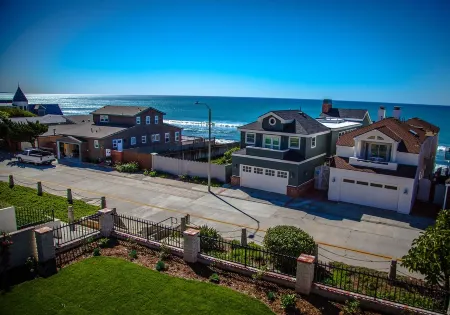 Coastal Get-Away Where Summer Never Ends!