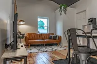 Campfire Cottage: Fireplace, fire pit & no chores! Hotels in Ulster