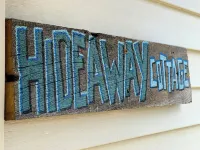 Charming 2-bedroom cottage with WiFi and AC in brilliant Pelican Lake