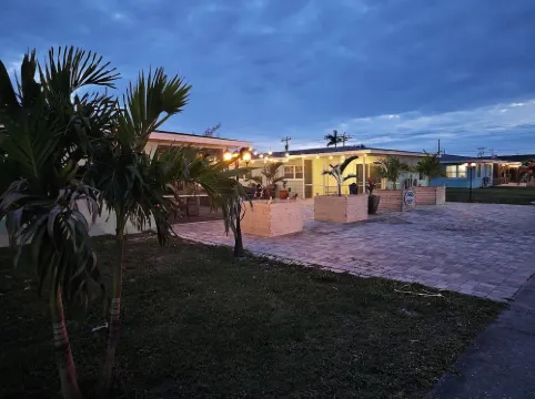 Beachy 1-Bedroom Getaway in Cape Coral – 20 Mins to Sanibel & Fort Myers Beach!