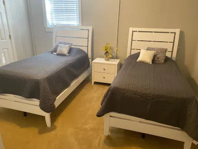 West Knoxville near I-40/Easy access to all Knoxville/Pet friendly/15 min to UT Hotels near West Knoxville Pediatrics