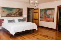 Downtown Luxe Modern Home Hotels in Putnam County