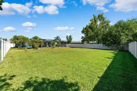 Beautifully Remodeled Apollo Beach Pool Paradise! Sleeps 7! Отели в г. Apollo Beach