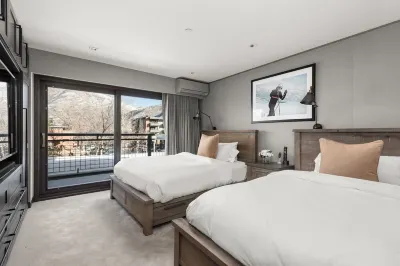 "6 Million Condo North of Nell  3Bed, 2Bath at Gondola ski in/ski out w parking"