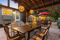 25mins to Denver*Red Rocks*Hot Tub*2 Fire Pits, 1.5hrs to skiing, Pet Friendly Hotel a Columbine