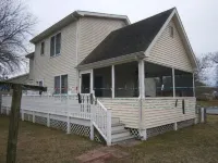 Duck's Delight - Pet friendly rentals within walking distance to Maddox Blvd!