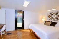 Obi's Adobe, .5 to The Railyard, Stylish 2 Bedroom Adobe, Dog Friendly