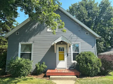 Charming 3-bedroom Cottage with AC, WiFi in lovely Eureka