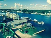 Luxury WATERFRONT condo overlooking pool, 5 mins to Dog Island, FREE boat slip.