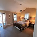 Large Luxury 4 bed/3 bath Beach House-2 Blocks to beach, 1 Block to Bay