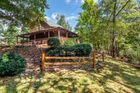 Dog Friendly/NEW HOT TUB/Resort/BBQ Grill & Arcade room