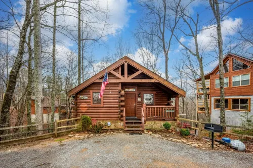 Cozy Log Cabin - Hot Tub, Fireplace, Pool Table, Porch swing and great views!