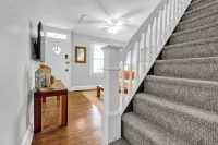 Beaver Street Retreat: Charming 2-bedroom townhome