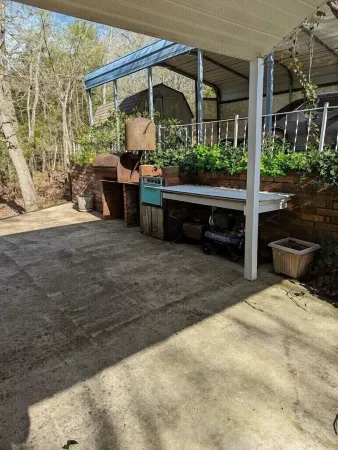 Super cute & comfy 2 1/2story lake house by Bull Shoals lake 1hr east of Branson