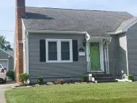 Cozy and Comfortable 1939 Cottage Close to Wittenberg, Shopping, Restaurants.
