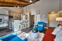 SeaTac Condo Close to Everything!