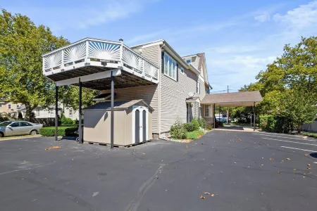 Welcome to The Riverton Estates.