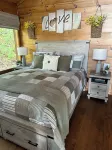 Eureka Springs Riverview Oasis: A Serene Retreat Overlooking the White River