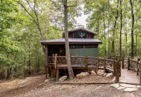 FoResTree House- Peaceful Luxury Treehouse Hot tub