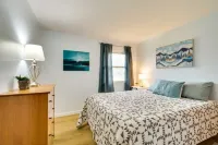 Family & Pet-Friendly w/ Yard & Game Room/Desk. Walk a Block to Lake Ontario. Hotels in Greece