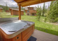 4 Bedroom Luxury Ski in/ Ski Out Powder Ridge Cabin W/ Hot Tub