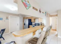 Walk to Ocean Updated and modern quiet 2 Bedroom beach house