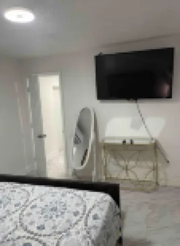 COMFORTABLE ORLANDO PRIVATE STUDIO W/FULL KITCHEN!