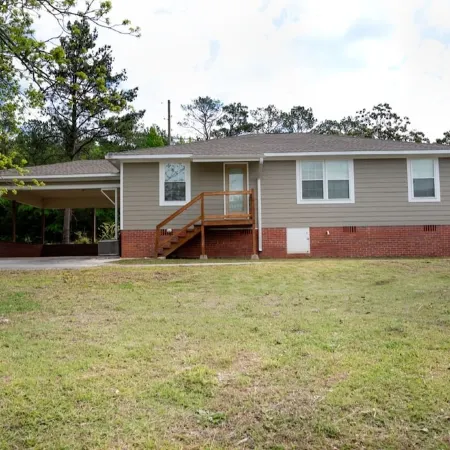 Nice peaceful and spacious home. Hotels in Clanton