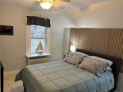 Beautifully Restored 1890’s House in Beautiful Downtown Mystic. 2 Bed & 2 Baths. Hotels near Mystic Aquarium