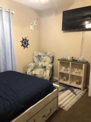 Mental Health Getaway W/Large Private Backyard/Fire Pits Gas & Wood!