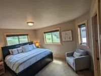 Roslyn Ridge Get-A-Way w/ hot tub