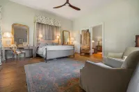 The Cottage at Southbend Farm Hotels in Mount Pleasant