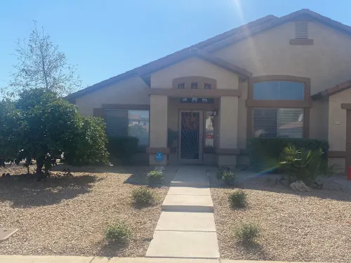 Newley remodeled 3 bed/2bath heated pool , pool table. Hotels in Avondale