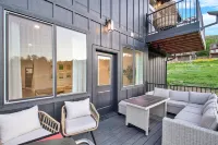 Family-friendly Retreat w/ Hot Tub, Games & Views!