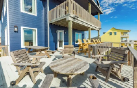 6-bedroom house on fabulous Surfside Beach with private volleyball court