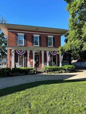 Federalist style home close to down town minutes from the Field of Dreams!