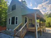 The Harmony Cabin A cozy one bedroom cabin! Hotels in McDowell County