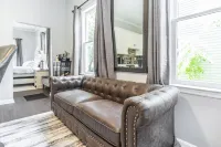 Luxurious 1-bedroom with Free Parking