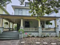 Sugar Magnolia House-Romantic Historic Home
